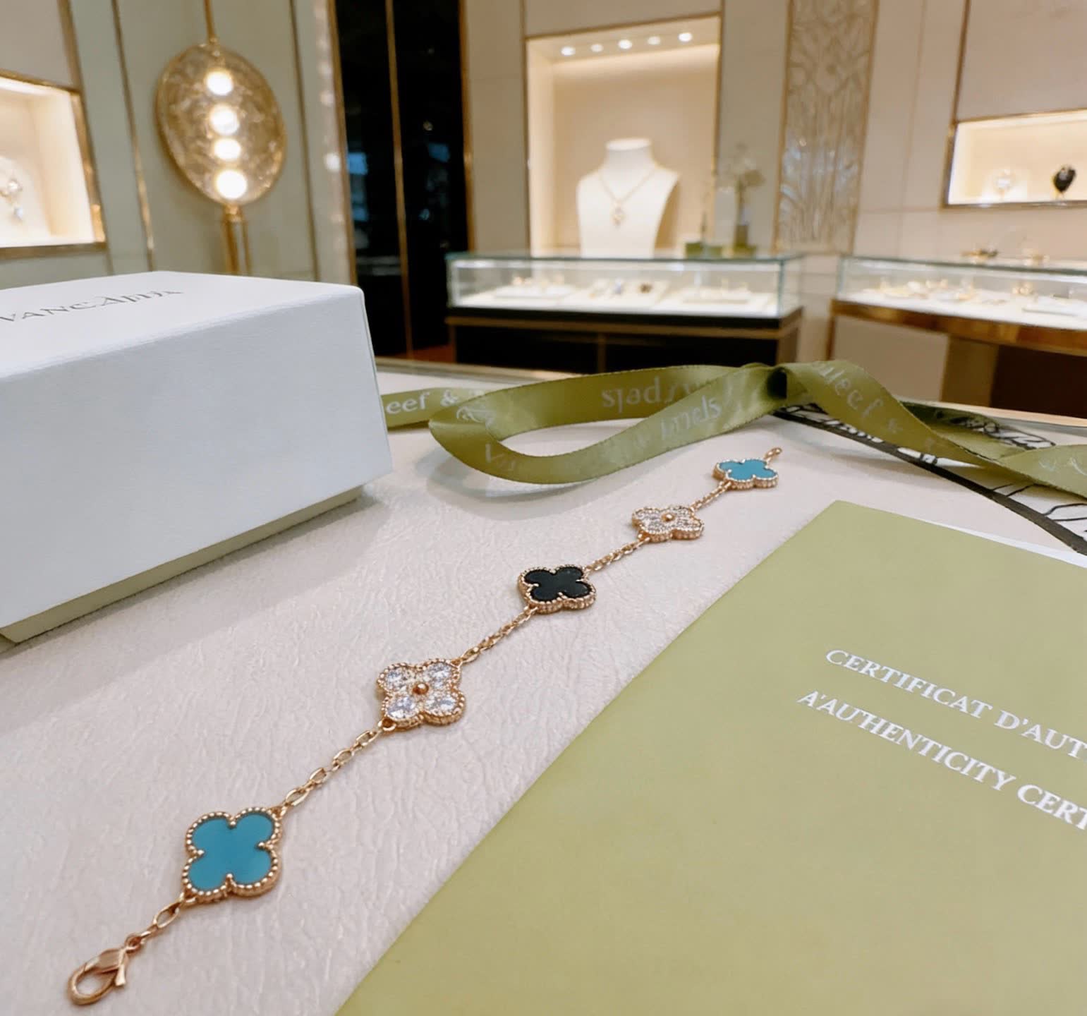 Van Cleef & Arpels Vanckin & Alpta Clover Flower Bracelet